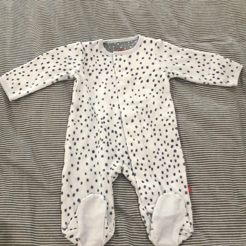 Magnetic me velour footie 0-3 Months